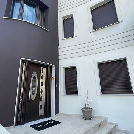 Aretoysa Center Luxury Suites 2 Néa Péramos Exterior foto